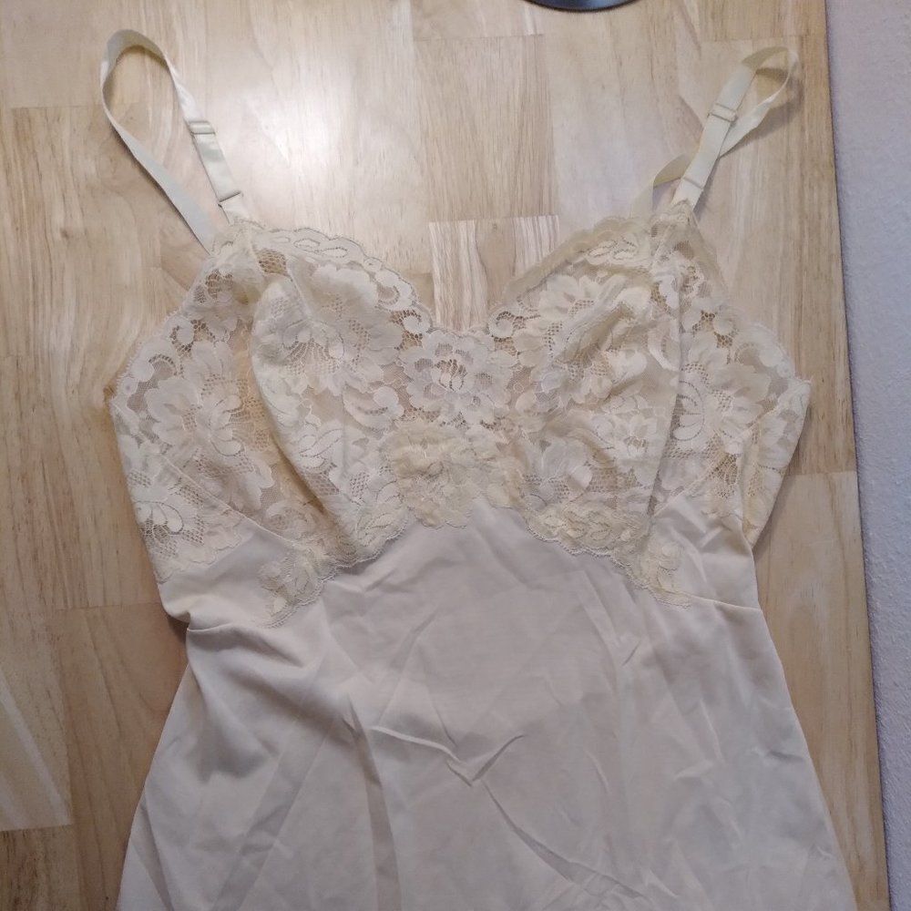 Vintage Gossard Artemis White Nylon Satin Lace Lingerie Dress Slip Nightgown 34